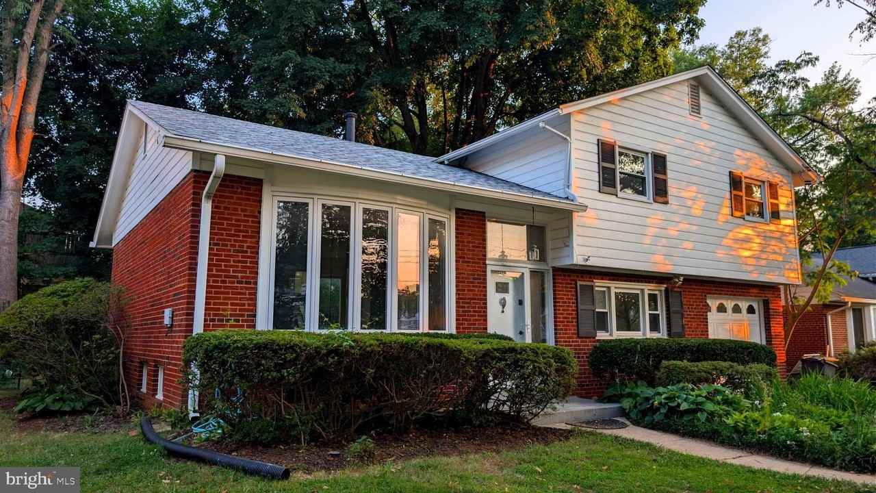 5908 Greentree Rd - Photo 3 of 37