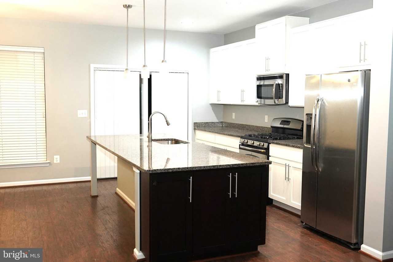 22410 Glenbow Way - Photo 4 of 32