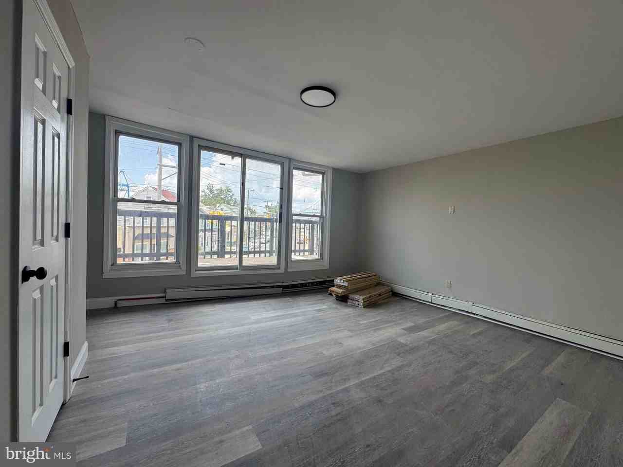242 N Broadway #B - Photo 2 of 11