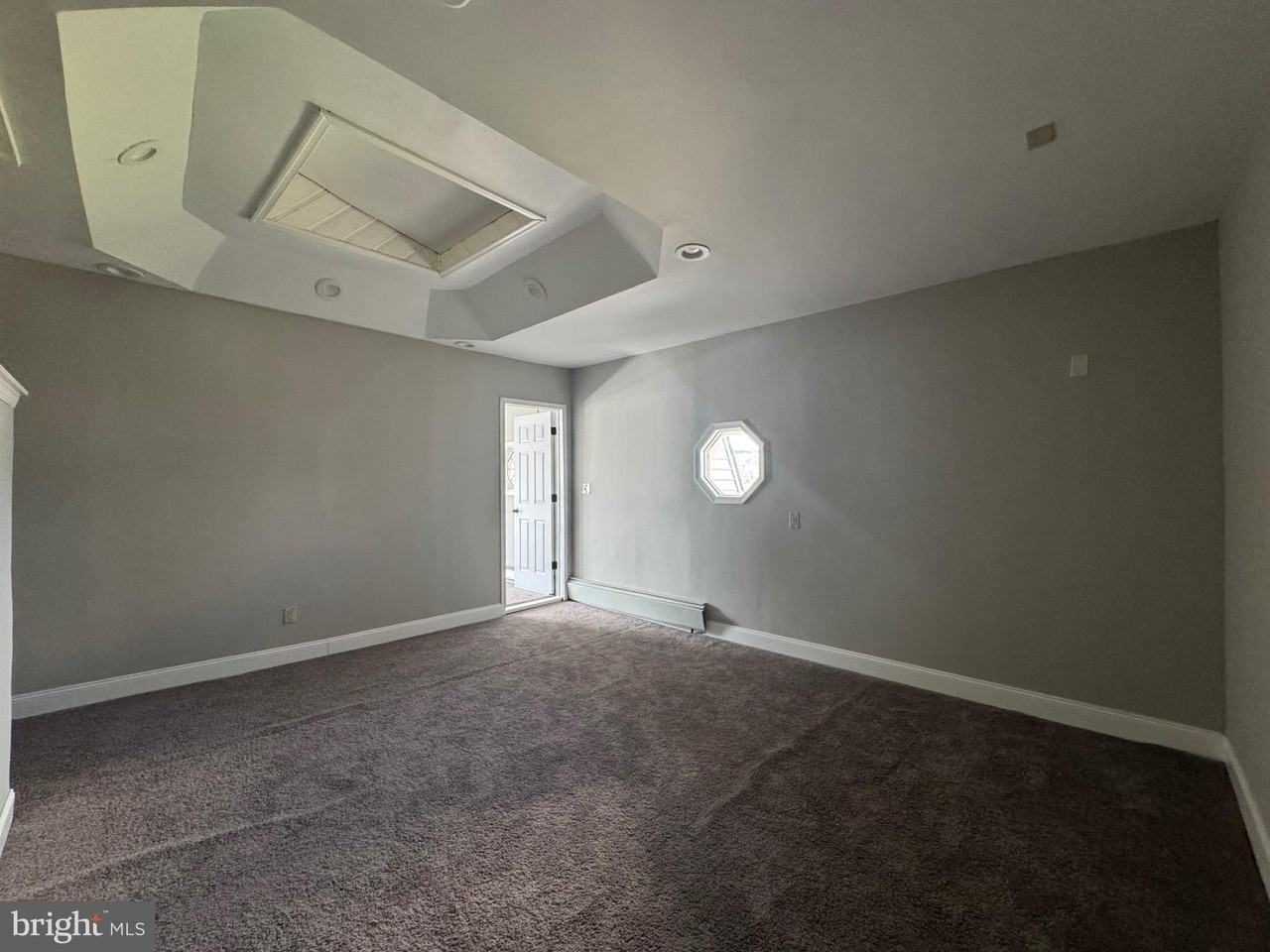 242 N Broadway #B - Photo 6 of 11