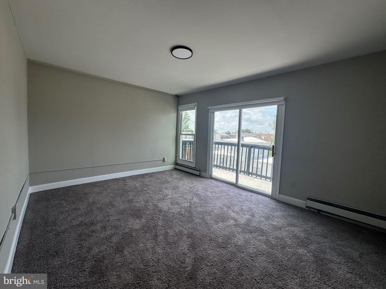 242 N Broadway #B - Photo 7 of 11