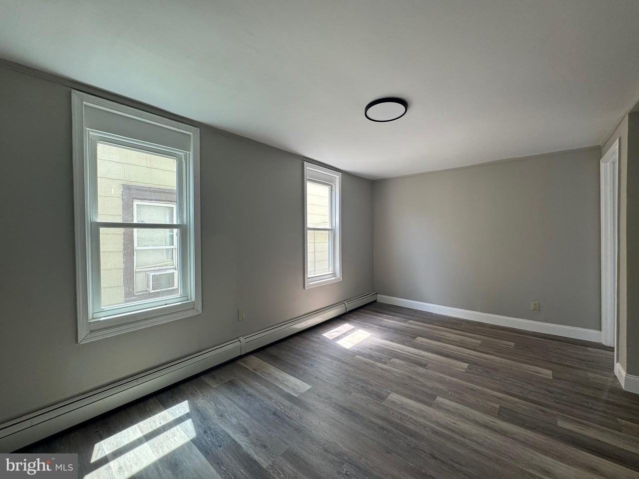 242 N Broadway #C - Photo 4 of 14