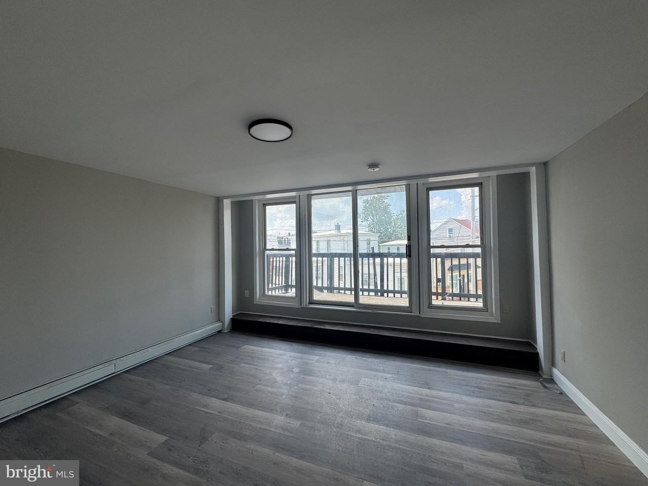 242 N Broadway #C - Photo 5 of 14