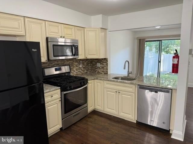 1042 Baywood Dr - Photo 5 of 19