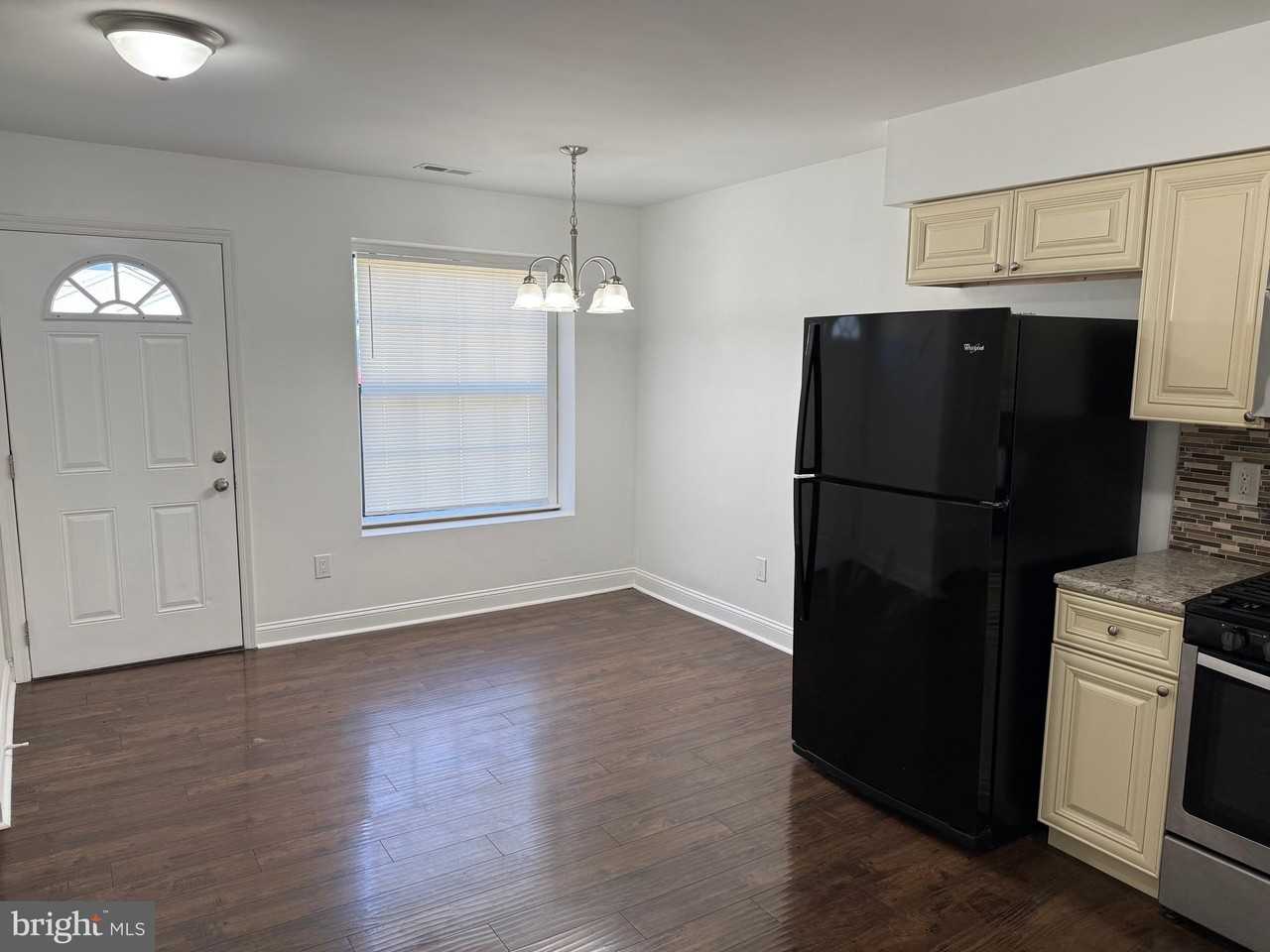 1042 Baywood Dr - Photo 6 of 19