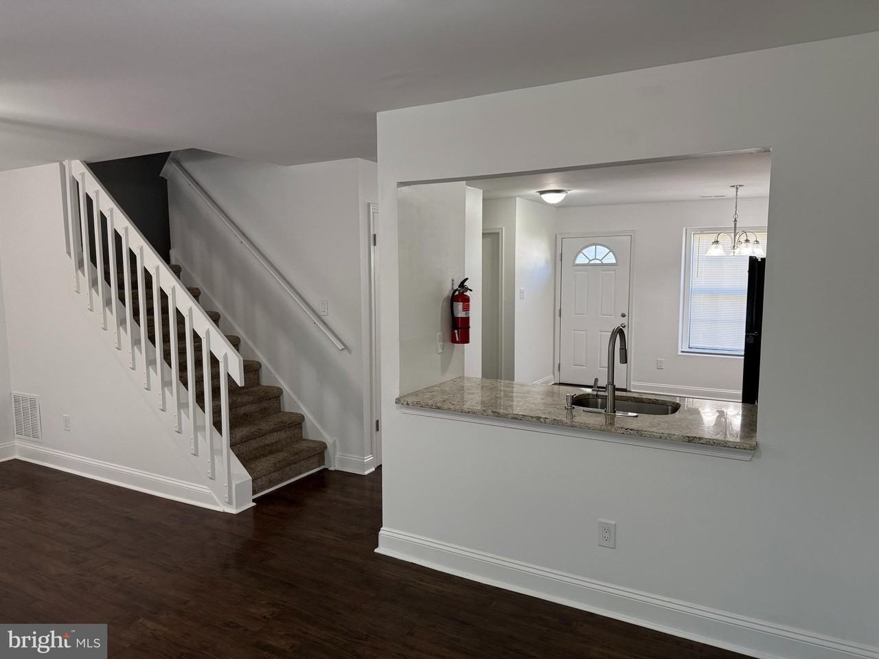 1042 Baywood Dr - Photo 7 of 19