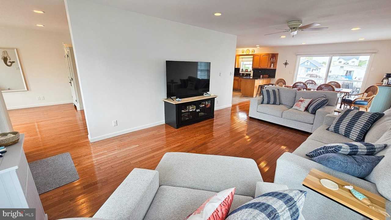 24 Dorothy Dr - Photo 4 of 47