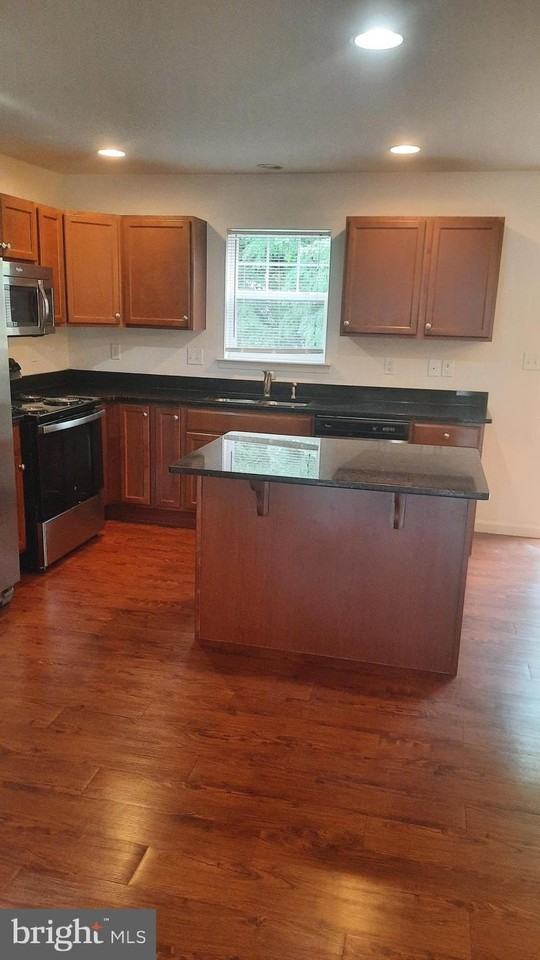 703 Admirals Quay Dr - Photo 4 of 16