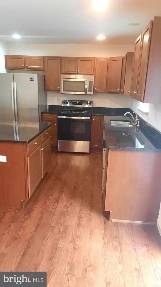 703 Admirals Quay Dr - Photo 5 of 16