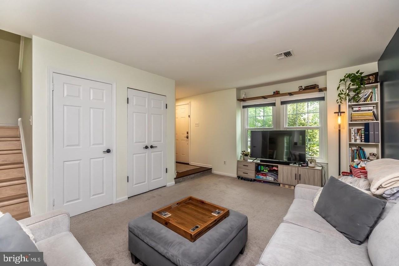 786 Bradford Ter - Photo 3 of 36