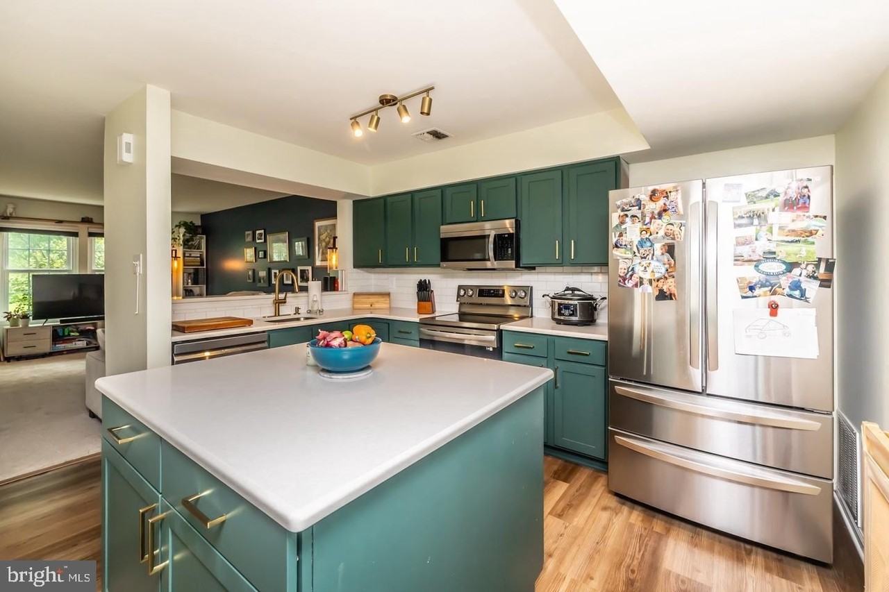 786 Bradford Ter - Photo 6 of 36