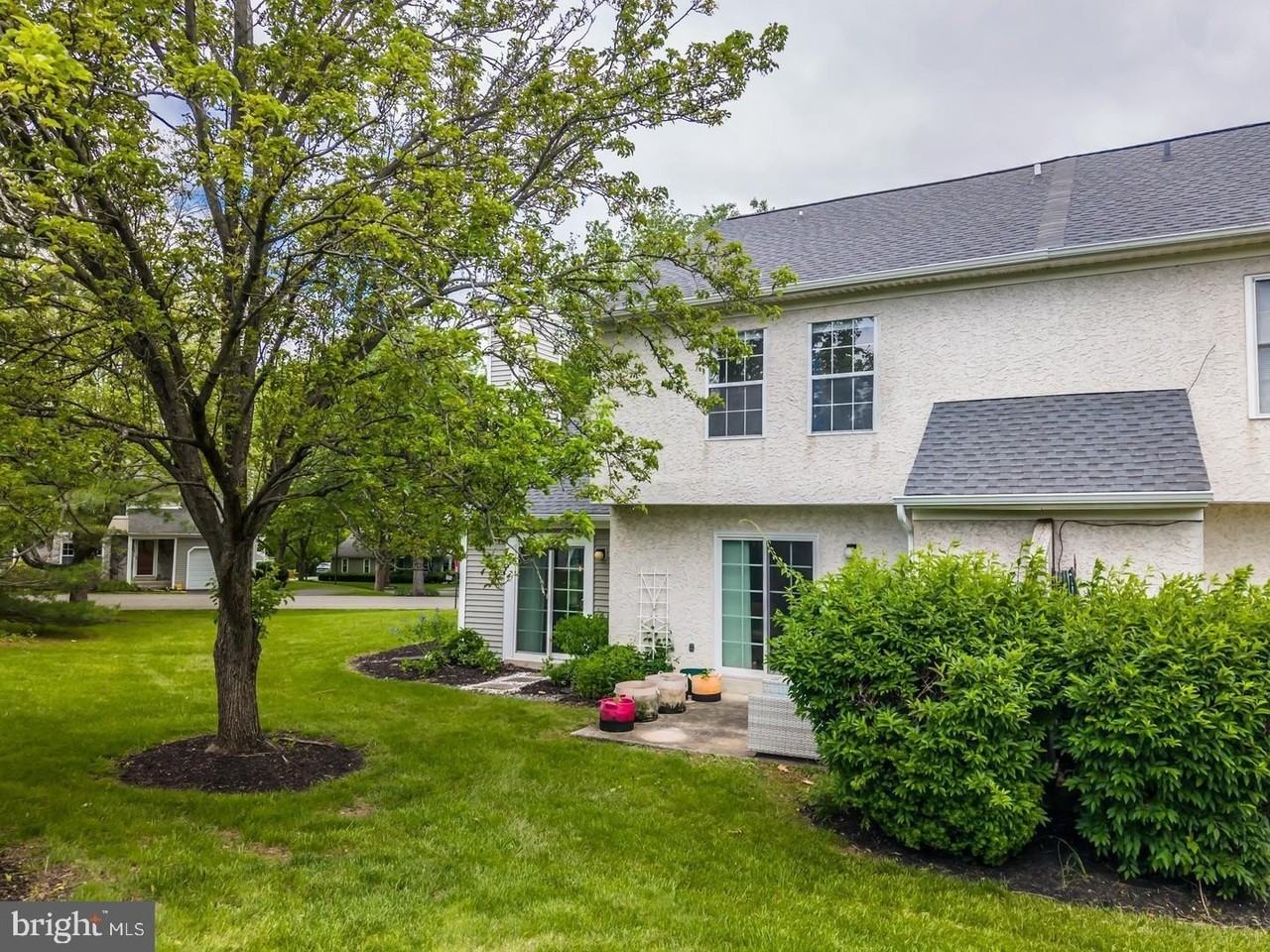786 Bradford Ter - Photo 2 of 36