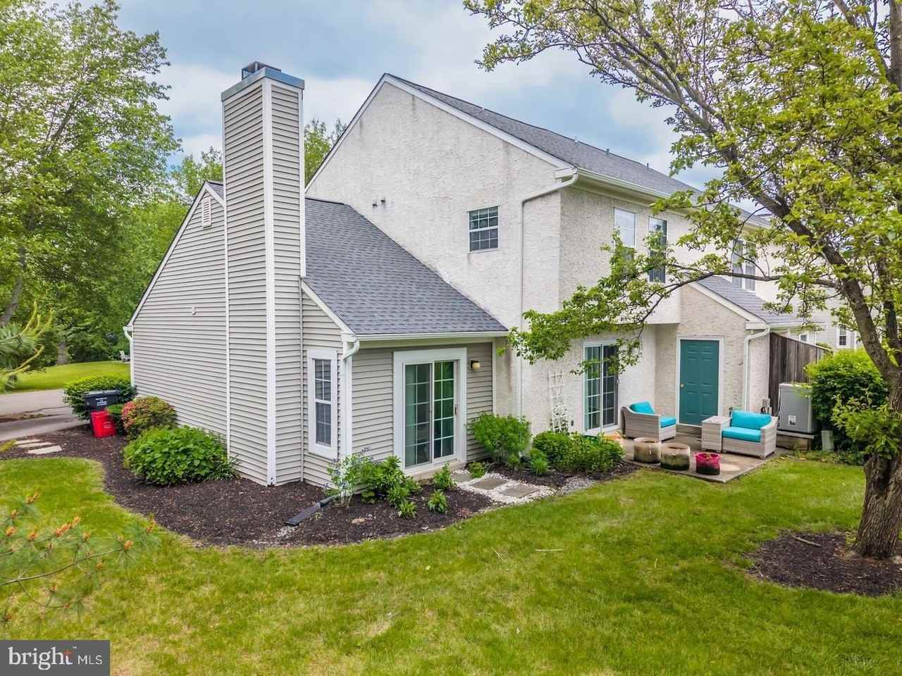 786 Bradford Ter - Photo 3 of 36