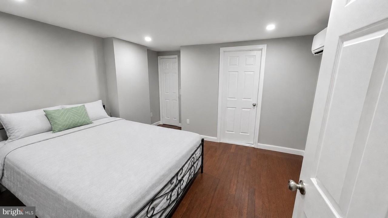 427 W Girard Ave #3 - Photo 3 of 9