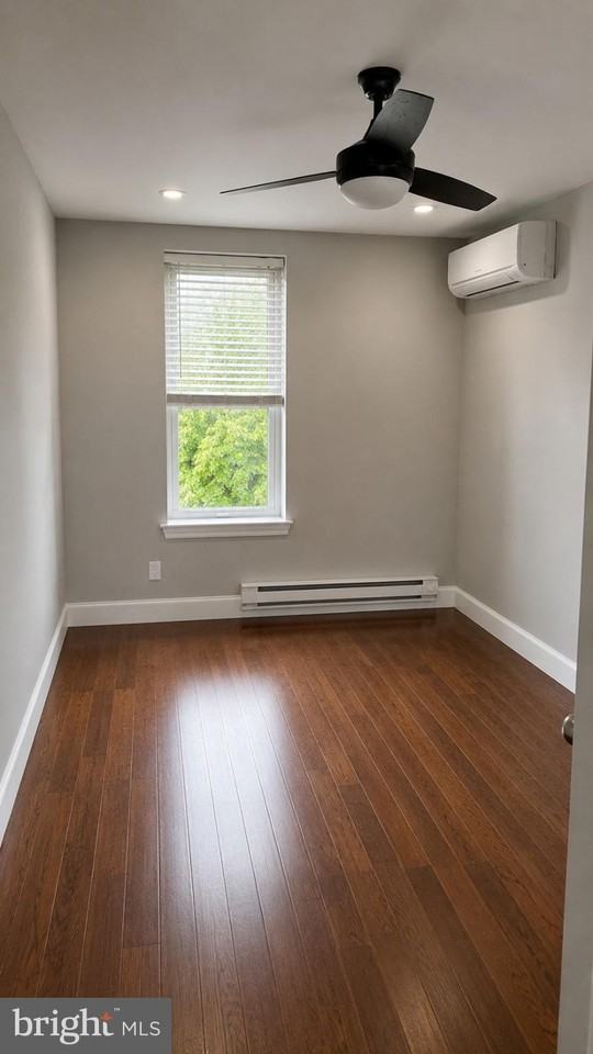 427 W Girard Ave #3 - Photo 4 of 9
