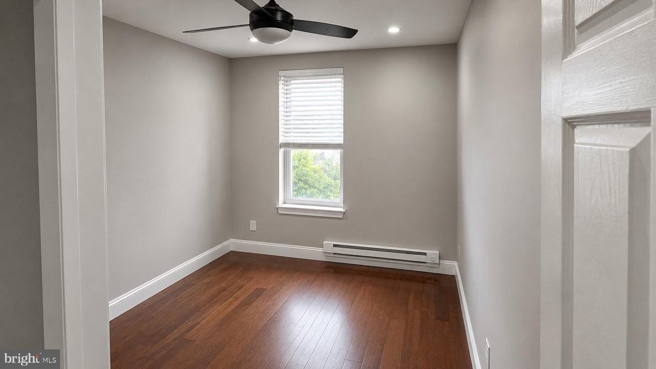 427 W Girard Ave #3 - Photo 5 of 9