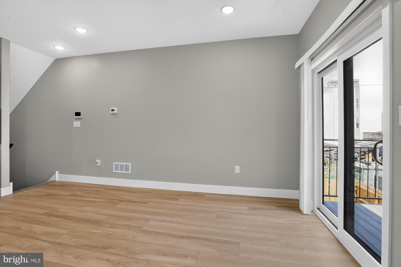 1843 E Hazzard St #2 - Photo 7 of 37