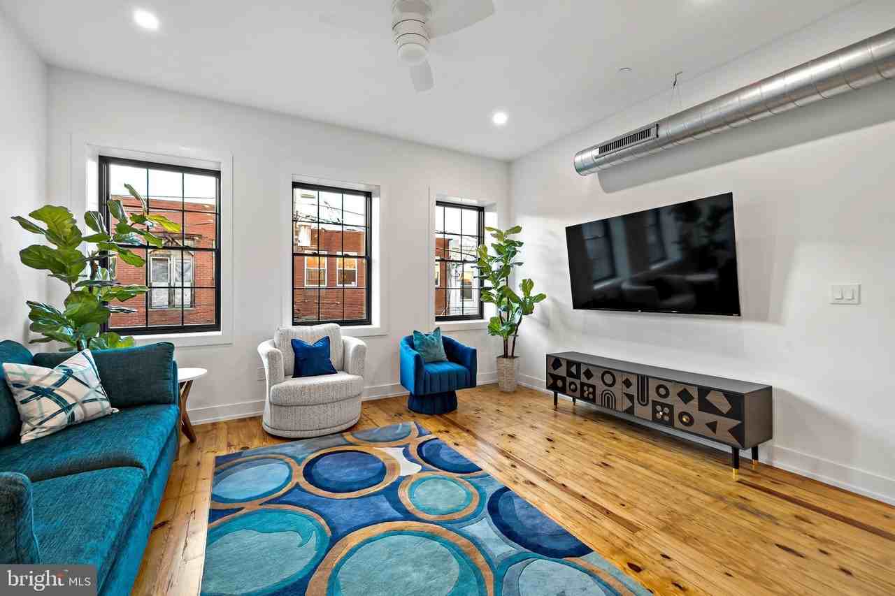 1935 S Bancroft St #B - Photo 5 of 23
