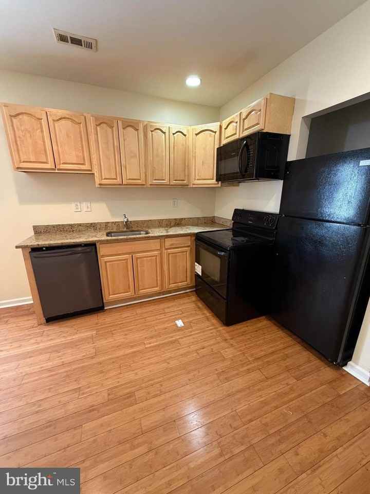 1928 W Diamond St #2 - Photo 5 of 16