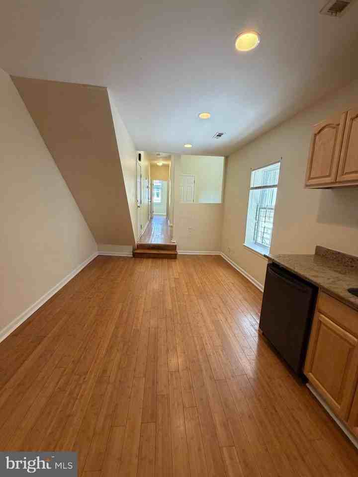 1928 W Diamond St #2 - Photo 6 of 16