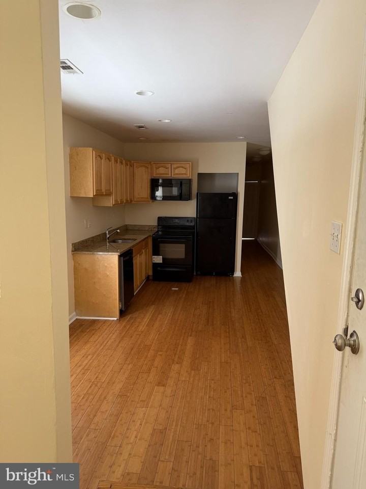 1928 W Diamond St #2 - Photo 7 of 16