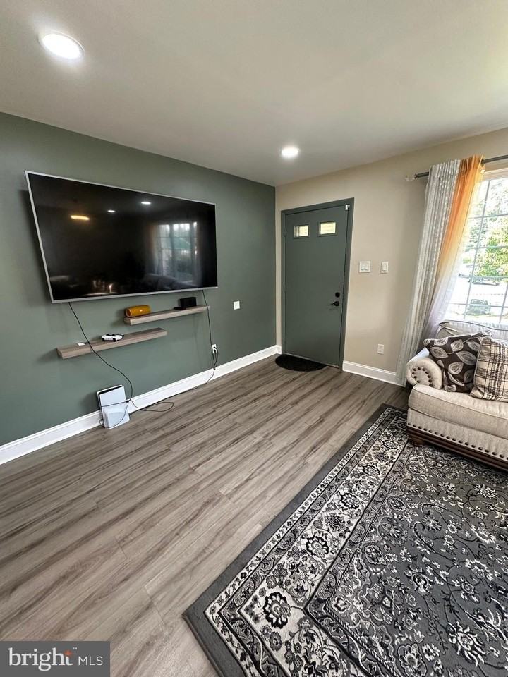 7837 Lawndale Ave - Photo 2 of 19