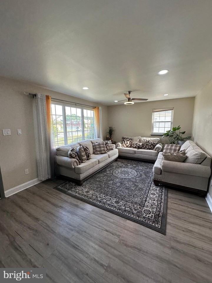 7837 Lawndale Ave - Photo 4 of 19