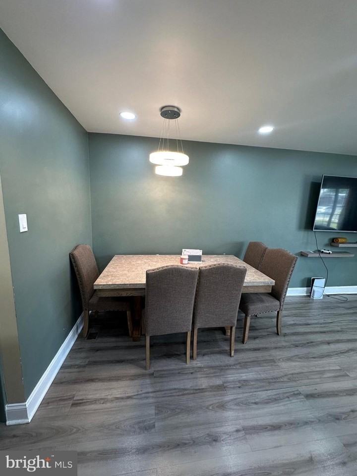 7837 Lawndale Ave - Photo 6 of 19