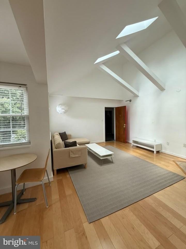 2111 N Scott St #62 - Photo 5 of 15