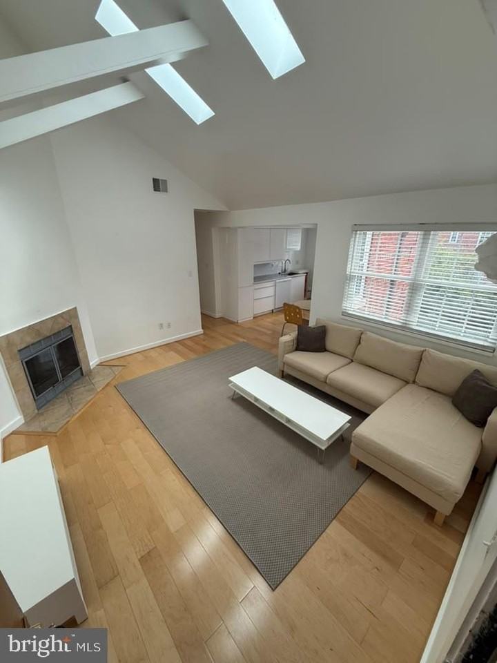 2111 N Scott St #62 - Photo 6 of 15