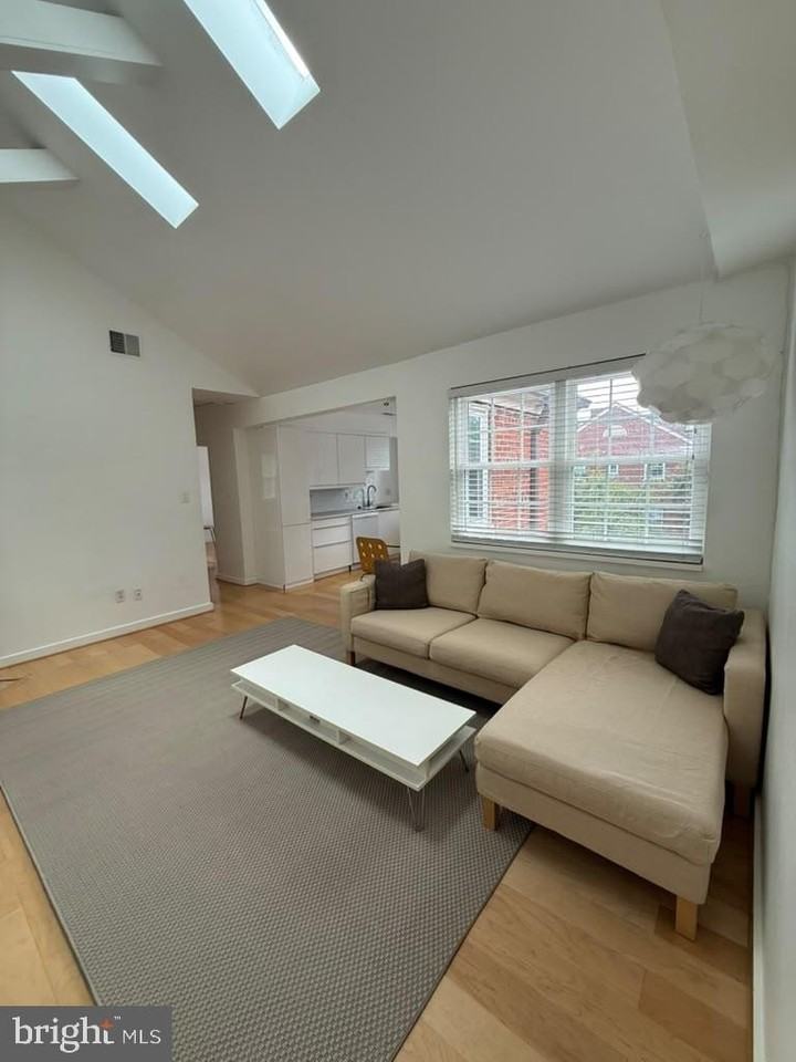 2111 N Scott St #62 - Photo 7 of 15