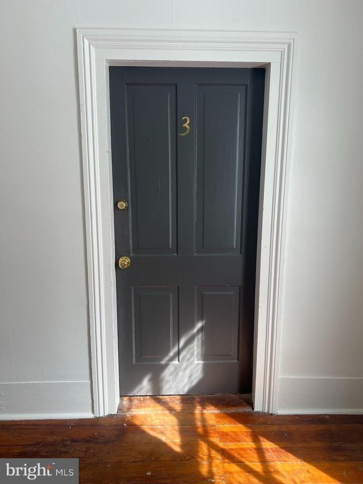 121 E Broaddus Ave #3 - Photo 2 of 6