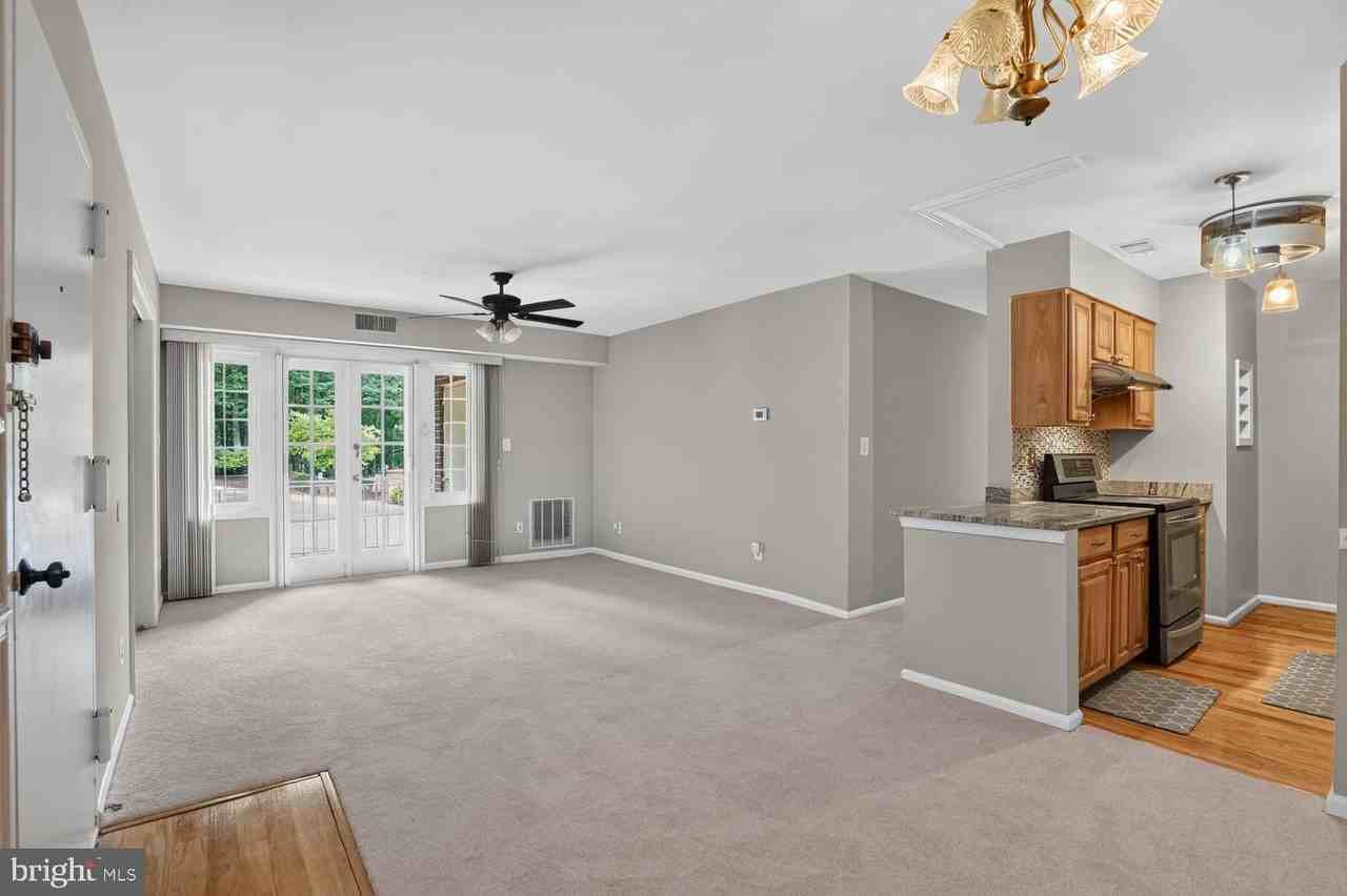 5905 Noblestown Rd Apt E #E - Photo 2 of 25