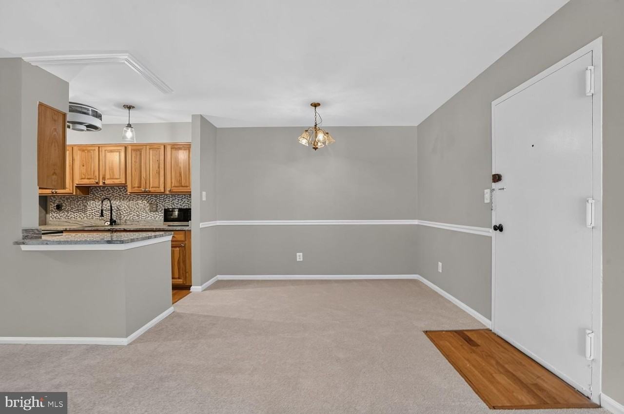 5905 Noblestown Rd Apt E #E - Photo 5 of 25