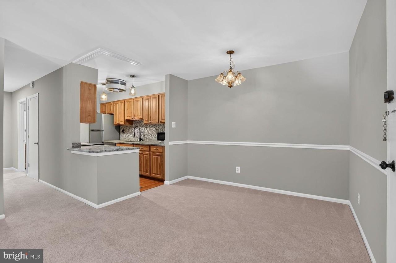 5905 Noblestown Rd Apt E #E - Photo 6 of 25