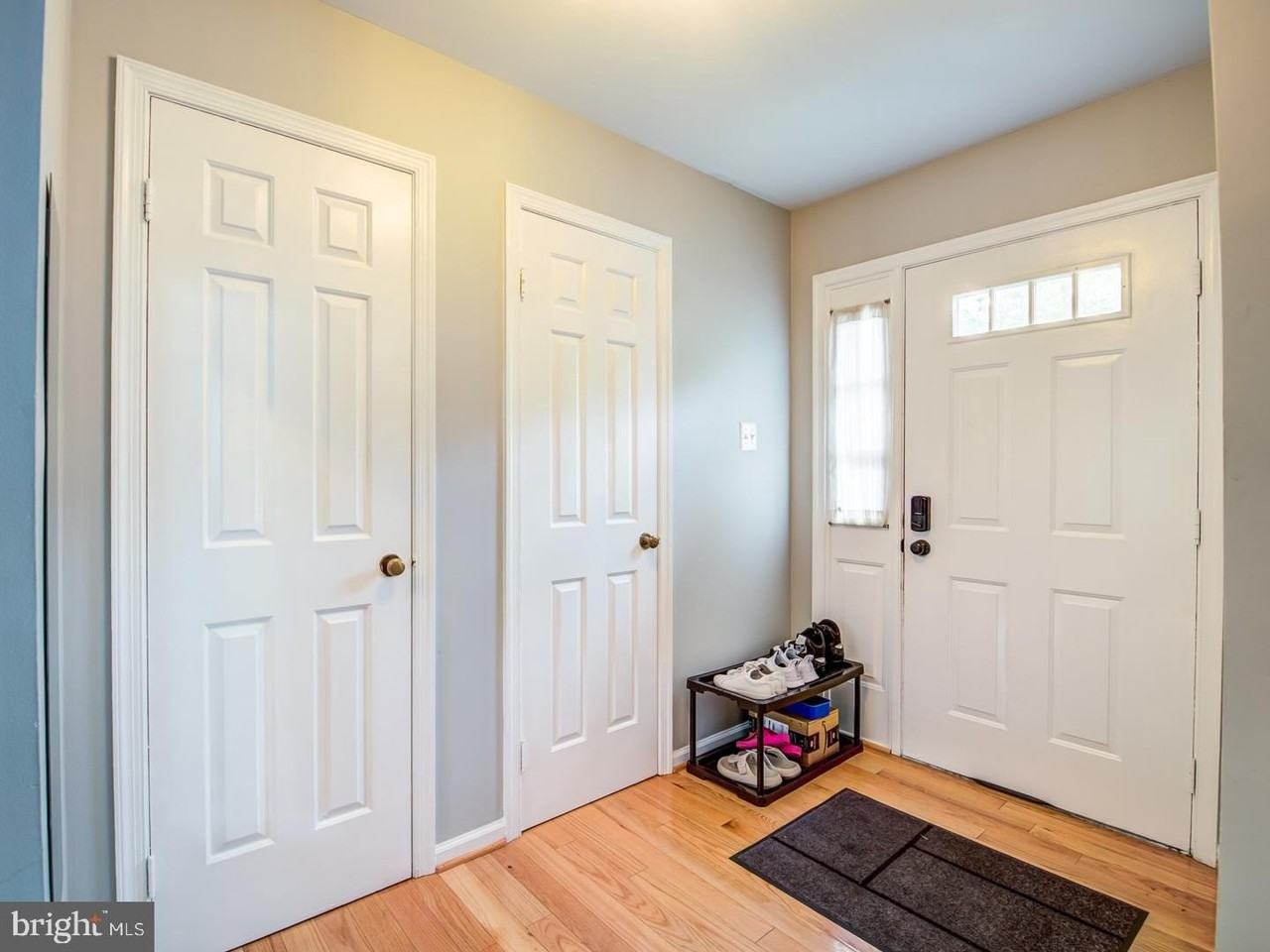 7112 Lake Cove Dr - Photo 3 of 45
