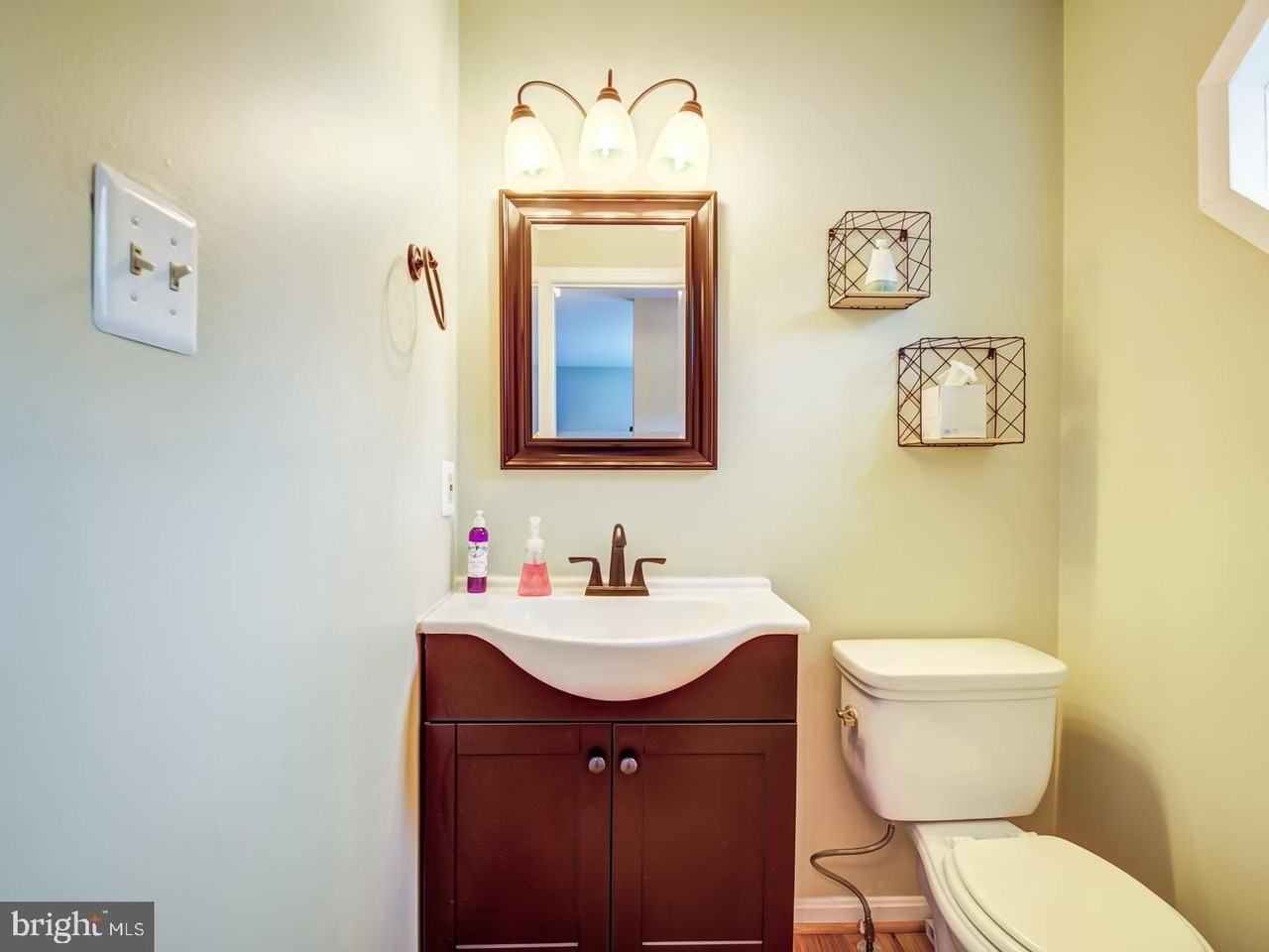 7112 Lake Cove Dr - Photo 4 of 45