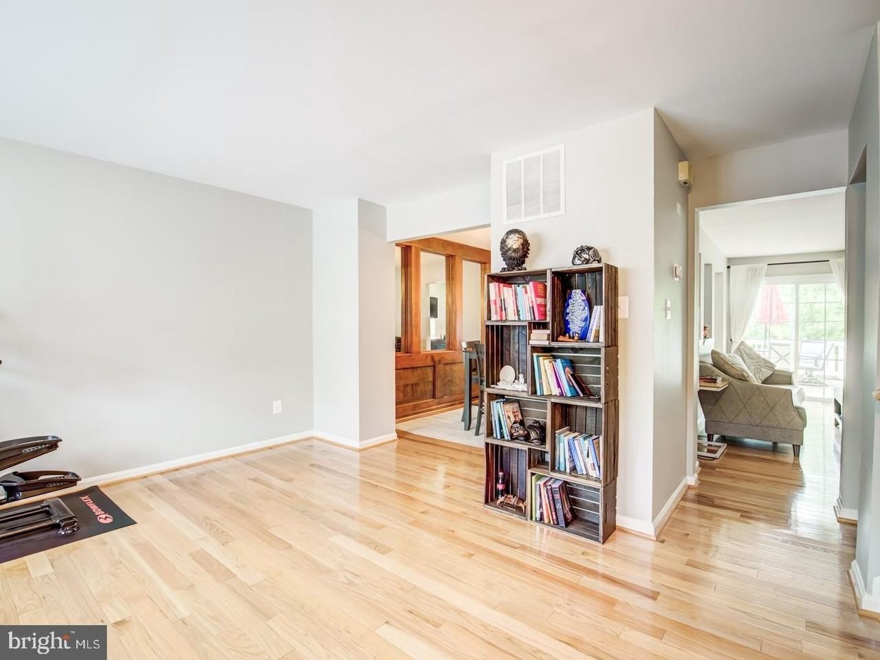 7112 Lake Cove Dr - Photo 6 of 45