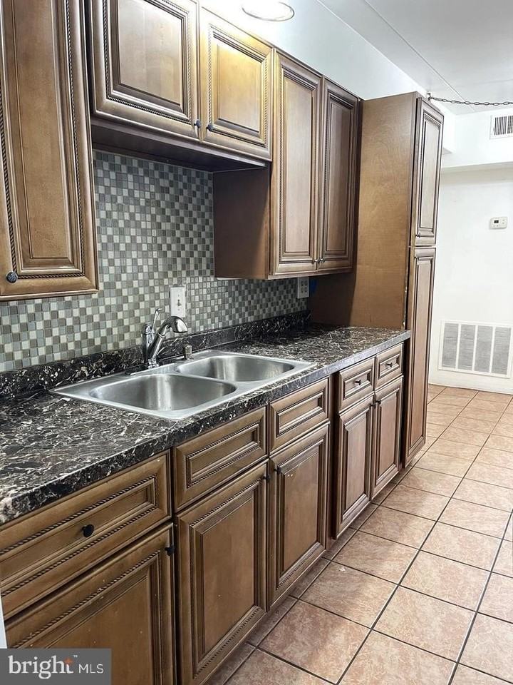 2323 Freetown Ct #2B - Photo 2 of 19