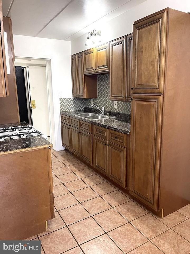 2323 Freetown Ct #2B - Photo 3 of 19