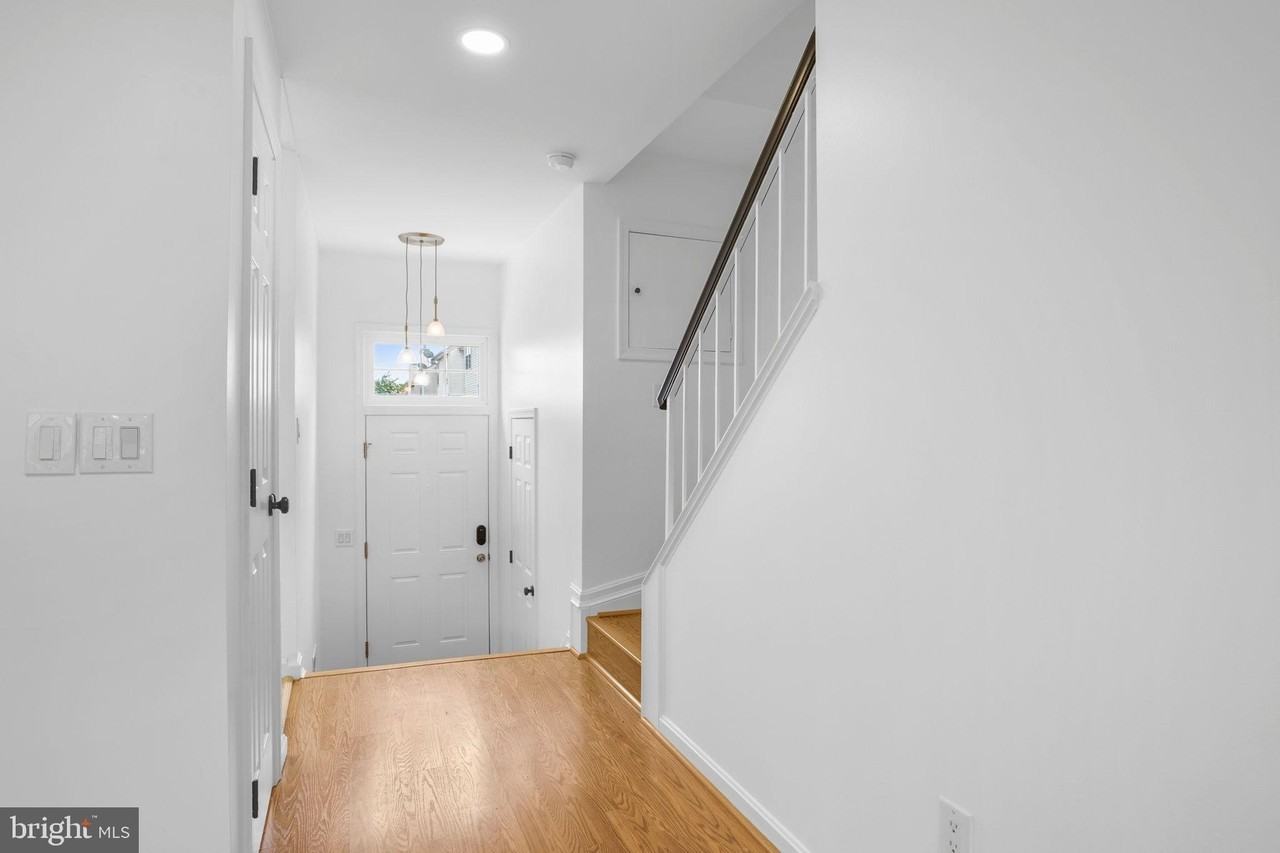 423 Mcdaniel Dr - Photo 4 of 42