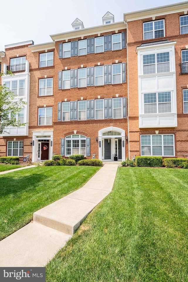 23654 Hopewell Manor Ter - Photo 2 of 43
