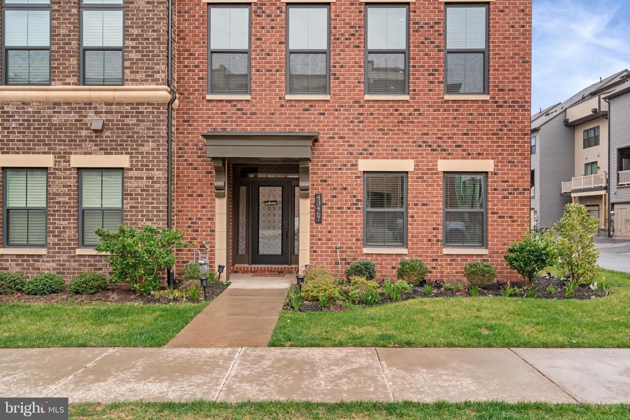 43467 Grandmoore St - Photo 3 of 50