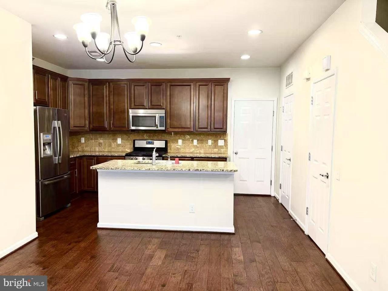 42797 Burrell Sq - Photo 3 of 18