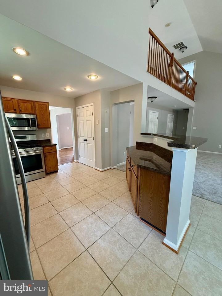 3915 Carlyle Ct - Photo 6 of 45