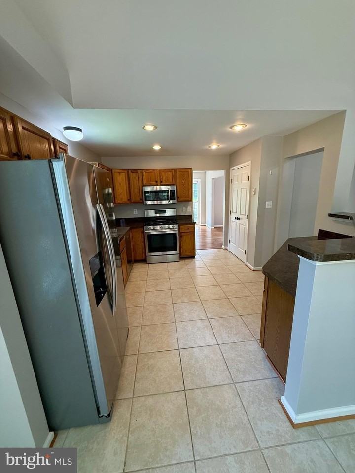 3915 Carlyle Ct - Photo 7 of 45
