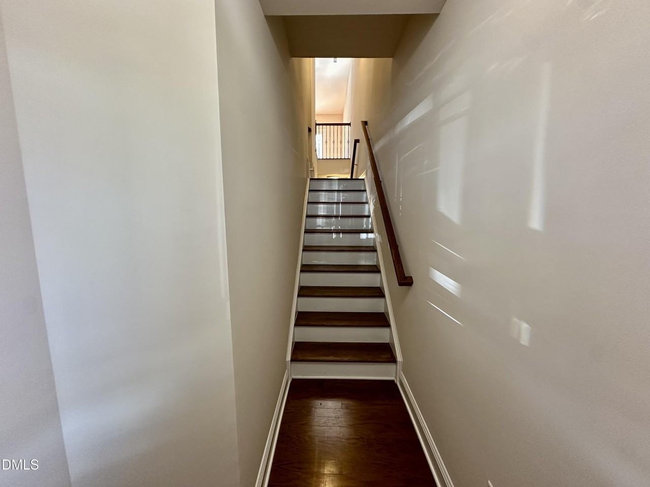 1004 Waymaker Ct - Photo 4 of 30