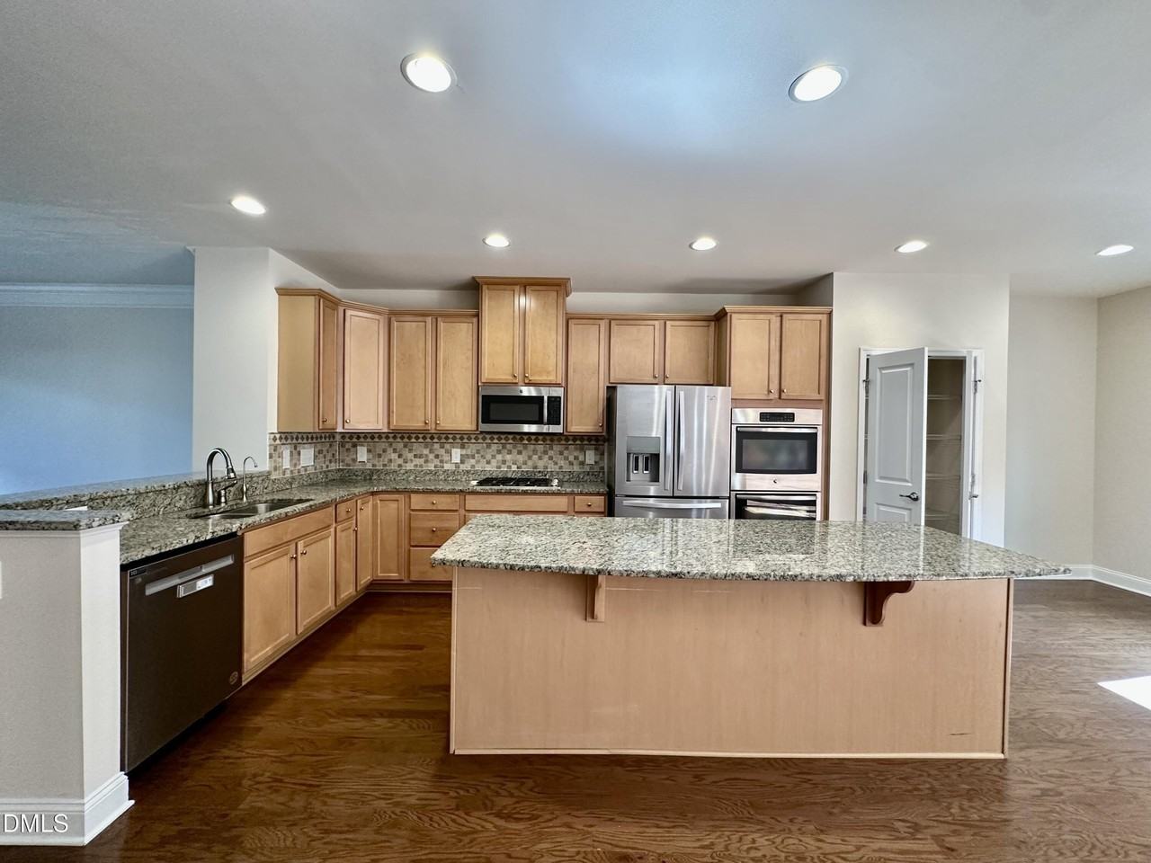 1004 Waymaker Ct - Photo 6 of 30