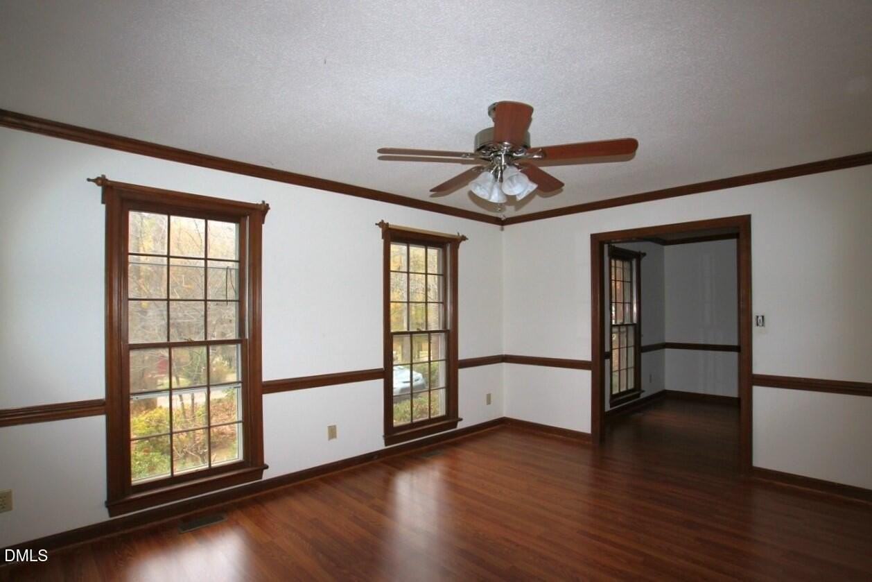 1406 Bloomingdale Dr - Photo 3 of 14