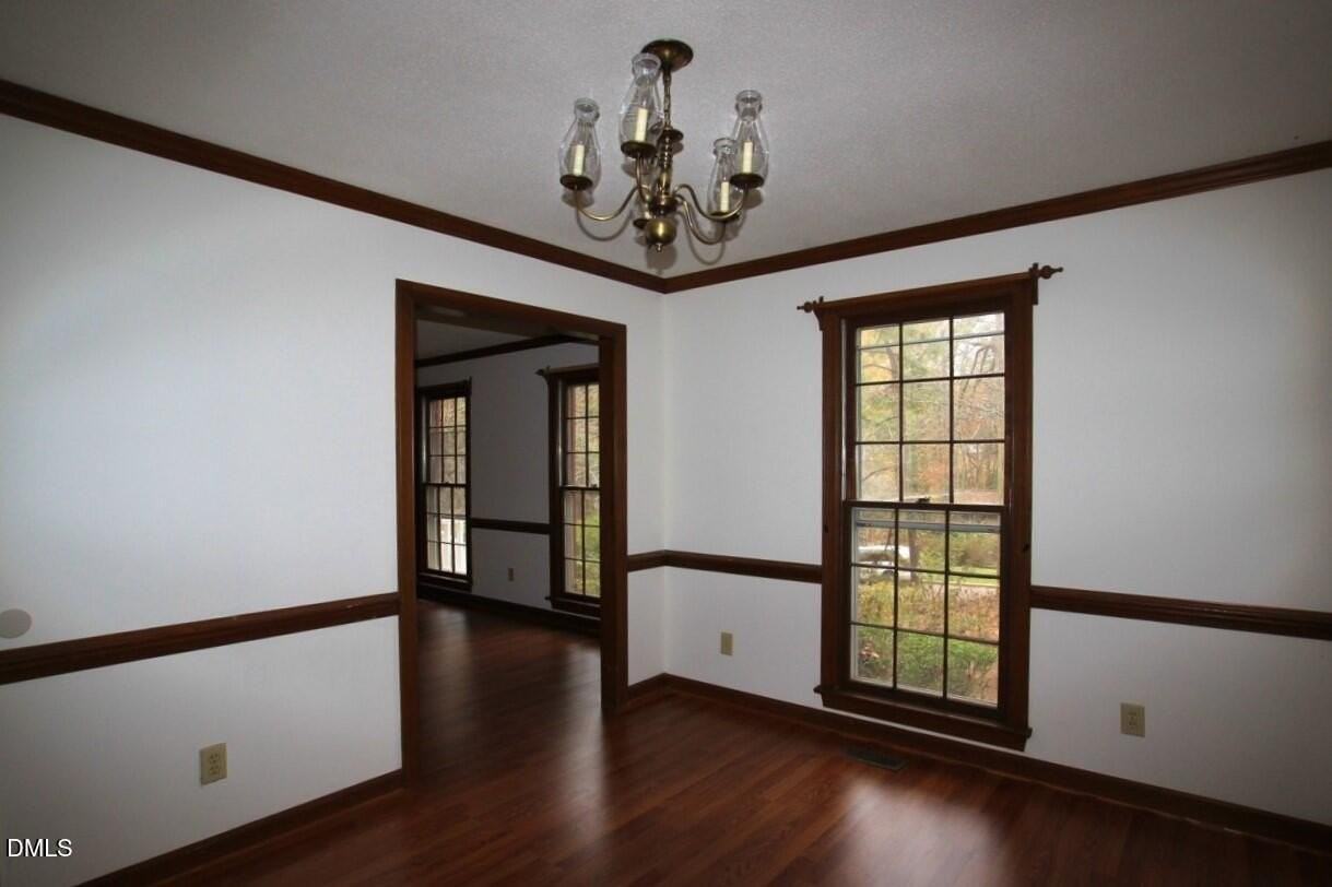 1406 Bloomingdale Dr - Photo 4 of 14